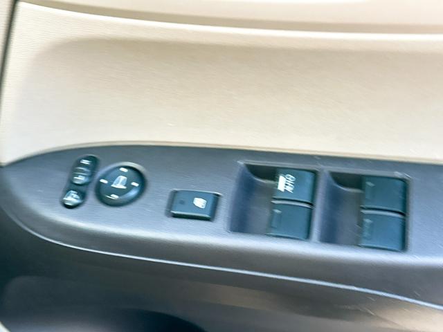 �p���[�E�B���h�E�̃X�C�b�`�ł���B�^�]�Ȃɋ��Ȃ��瑋���J���߂̃R���g���[���ł��܂���B