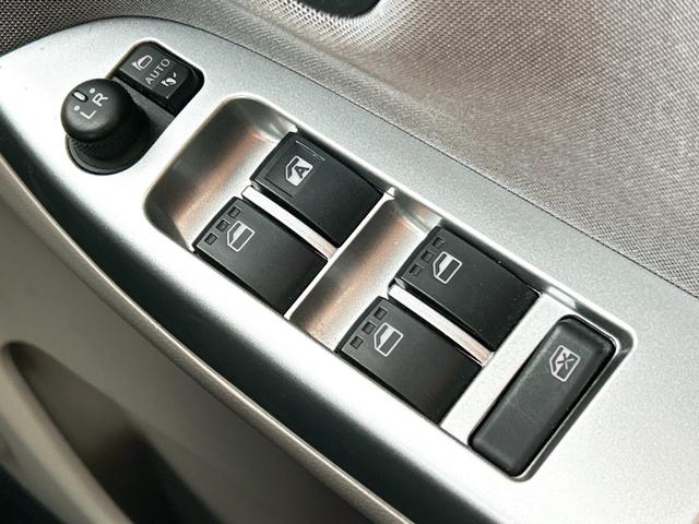 �p���[�E�B���h�E�̃X�C�b�`�ł���B�^�]�Ȃɋ��Ȃ��瑋���J���߂̃R���g���[���ł��܂���B