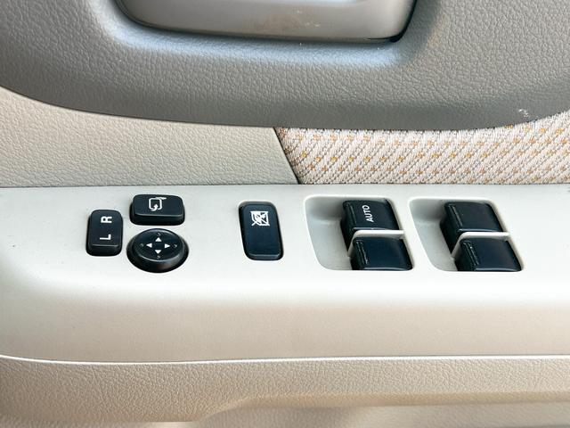 �p���[�E�B���h�E�̃X�C�b�`�ł���B�^�]�Ȃɋ��Ȃ��瑋���J���߂̃R���g���[���ł��܂���B