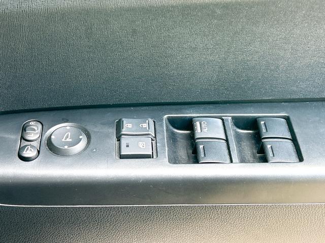 �p���[�E�B���h�E�̃X�C�b�`�ł���B�^�]�Ȃɋ��Ȃ��瑋���J���߂̃R���g���[���ł��܂���B