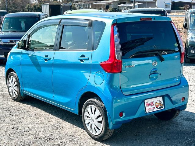 デイズ Ｘ　ＥＴＣ　全周囲カメラ　スマートキー　アイドリングストップ　電動格納ミラー　ベンチシート　ＣＶＴ　盗難防止システム　ＡＢＳ　ミュージックプレイヤー接続可　衝突安全ボディ　エアコン　パワーステアリング（18枚目）