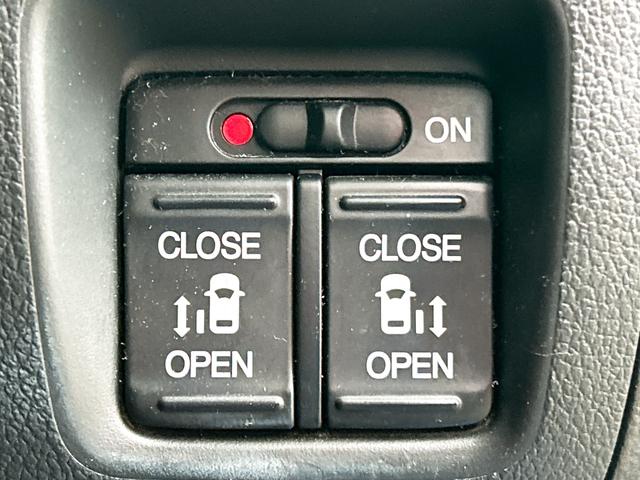 �����d���X���C�h�h�A�����I�^�]�Ȃ��{�^����ŊJ�\�ł������܂��B