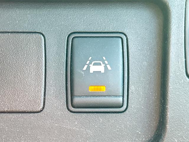 �y���[���A�V�X�g�z���s���ɃJ�����ŎԐ���F�����A�Ԑ�����E�������ȂƂ��Ɍx��𔭂�����A����ɐi��ŃX�e�A�����O�␳���s�����肷��@�\�B