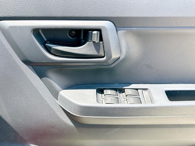 �p���[�E�B���h�E�̃X�C�b�`�ł���B�^�]�Ȃɋ��Ȃ��瑋���J���߂̃R���g���[���ł��܂���B