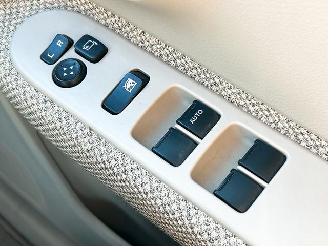 アルトラパン Ｓ　全周囲カメラ　ナビ　ＴＶ　衝突被害軽減システム　オートライト　ＨＩＤ　スマートキー　アイドリングストップ　電動格納ミラー　シートヒーター　ベンチシート　ＣＶＴ　盗難防止システム　ＡＢＳ　ＥＳＣ　ＣＤ（10枚目）