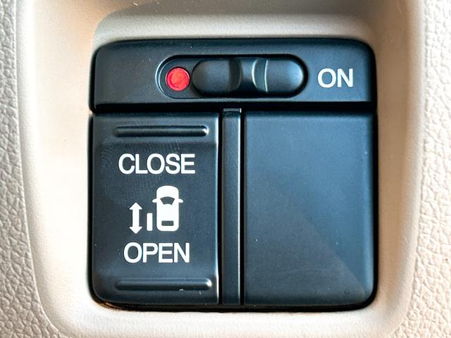 �p���[�X���C�h�h�A�����Ńh�A�̊J���X�C�b�`��łƂĂ��ȒP�ł��B�X���C�h�h�A�͍⓹�ł͑�l�ł��d���Ȃ鎖������̂ŘV��j����킸�l�C�̑����ł���B