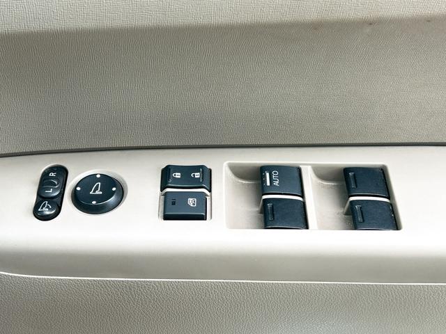 �p���[�E�B���h�E�̃X�C�b�`�ł���B�^�]�Ȃɋ��Ȃ��瑋���J���߂̃R���g���[���ł��܂���B