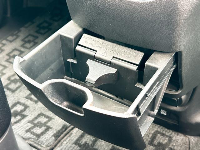 セレナ ハイウェイスターＧ　Ｓ－ハイブリッド　ＥＴＣ　バックカメラ　ナビ　ＴＶ　オートクルーズコントロール　両側電動スライドドア　オートライト　スマートキー　後席モニター　ＣＶＴ　アルミホイール　盗難防止システム　衝突安全ボディ　ＡＢＳ　ＥＳＣ（33枚目）