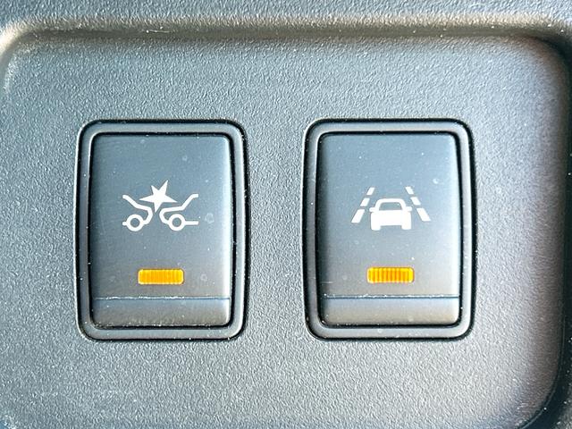 セレナ ２０Ｘ　Ｖセレクション＋セーフティ　Ｓ－ハイブリッド　ＥＴＣ　全周囲カメラ　ナビ　ＴＶ　クリアランスソナー　オートクルーズコントロール　レーンアシスト　衝突被害軽減システム　両側スライドドア　オートライト　スマートキー　アイドリングストップ（9枚目）