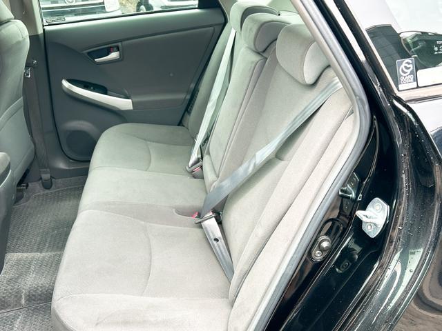プリウス S ドライブレコーダー ETC バックカメラ ナビ TV アルミホイール オートライト CVT スマートキー 電動格納ミラー 盗難防止システム CD ミュージックプレイヤー接続可 衝突安全ボディ ABS(45枚目)
