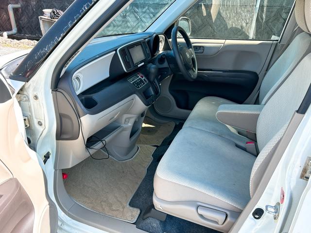 Ｎ－ＯＮＥ Ｇ　ナビ　スマートキー　アイドリングストップ　電動格納ミラー　ベンチシート　ＣＶＴ　盗難防止システム　ＡＢＳ　ＥＳＣ　Ｂｌｕｅｔｏｏｔｈ　衝突安全ボディ　エアコン　パワーステアリング　パワーウィンドウ（42枚目）