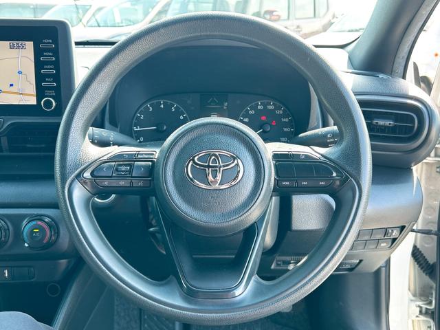 ヤリス X ETC バックカメラ ナビ TV クリアランスソナー レーンアシスト 衝突被害軽減システム オートマチックハイビーム オートライト スマートキー 電動格納ミラー CVT レンタカーアップ(3枚目)