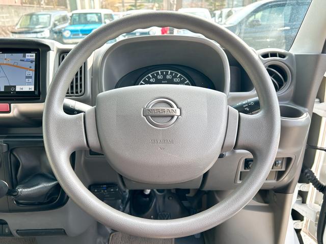 ＮＶ１００クリッパーバン ＤＸ　ＭＴ　ＥＴＣ　ナビ　ＴＶ　バックカメラ　両側スライドドア　キーレスエントリー　オートライト　アルミホイール　ＥＳＣ　エアコン　パワーステアリング　パワーウィンドウ　運転席エアバッグ（3枚目）