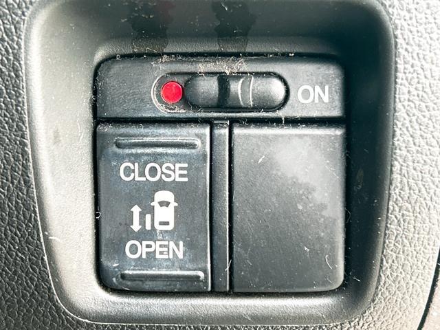 �p���[�X���C�h�h�A�����Ńh�A�̊J���X�C�b�`��łƂĂ��ȒP�ł��B�X���C�h�h�A�͍⓹�ł͑�l�ł��d���Ȃ鎖������̂ŘV��j����킸�l�C�̑����ł���B