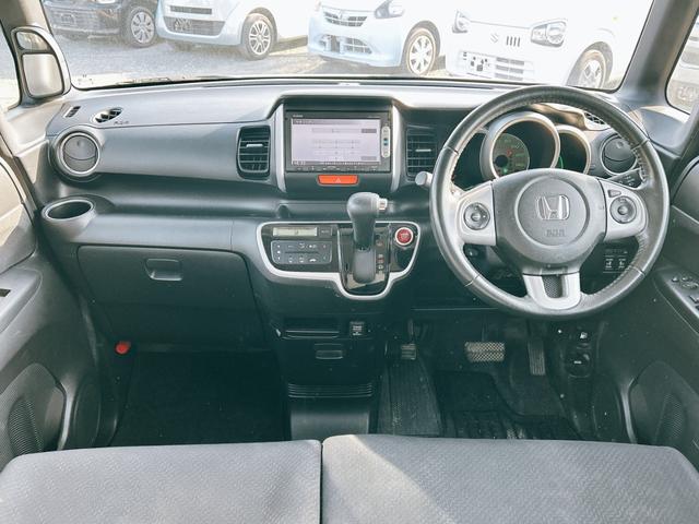 Ｎ－ＢＯＸ Ｇ　ターボＳＳパッケージ　バックカメラ　両側電動スライドドア　ナビ　ＴＶ　オートクルーズコントロール　オートライト　ＨＩＤ　スマートキー　アイドリングストップ　電動格納ミラー　ベンチシート　ＣＶＴ　盗難防止システム　ＡＢＳ（2枚目）