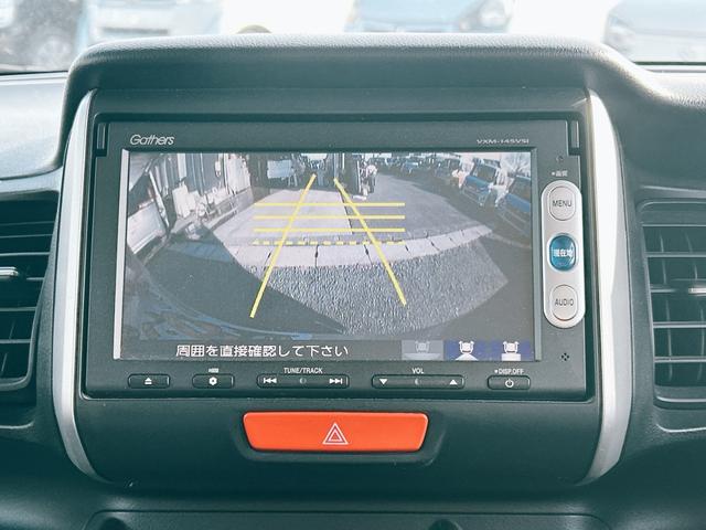 Ｎ－ＢＯＸ Ｇ　ターボＳＳパッケージ　バックカメラ　両側電動スライドドア　ナビ　ＴＶ　オートクルーズコントロール　オートライト　ＨＩＤ　スマートキー　アイドリングストップ　電動格納ミラー　ベンチシート　ＣＶＴ　盗難防止システム　ＡＢＳ（4枚目）