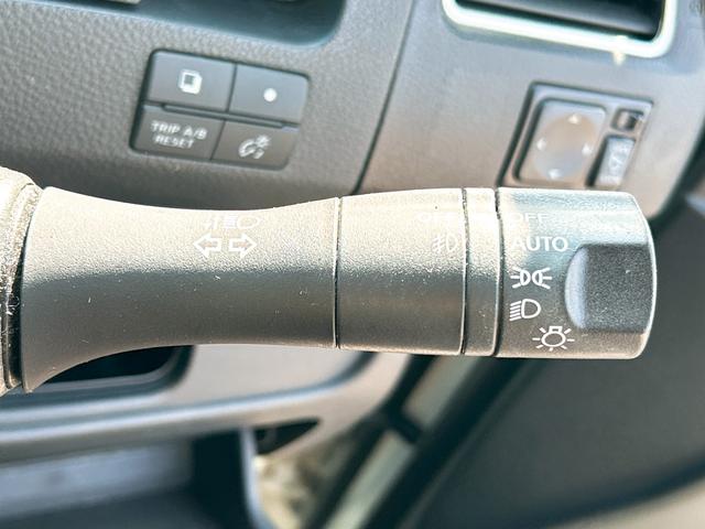 セレナ ハイウェイスター S-ハイブリッド ETC オートクルーズコントロール 両側電動スライドドア オートライト スマートキー アイドリングストップ 電動格納ミラー 後席モニター CVT アルミホイール 盗難防止システム 衝突安全ボディ(8枚目)