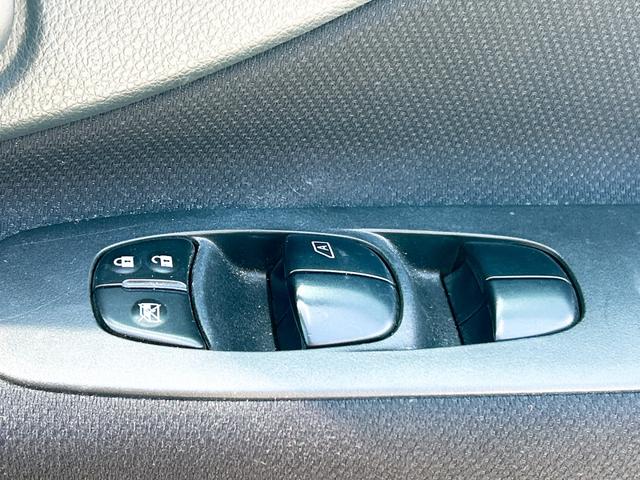 セレナ ハイウェイスター S-ハイブリッド ETC オートクルーズコントロール 両側電動スライドドア オートライト スマートキー アイドリングストップ 電動格納ミラー 後席モニター CVT アルミホイール 盗難防止システム 衝突安全ボディ(11枚目)