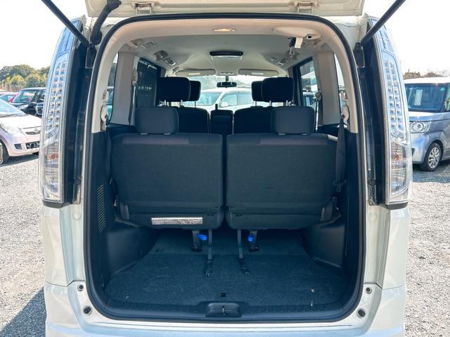 セレナ ハイウェイスター S-ハイブリッド ETC オートクルーズコントロール 両側電動スライドドア オートライト スマートキー アイドリングストップ 電動格納ミラー 後席モニター CVT アルミホイール 盗難防止システム 衝突安全ボディ(19枚目)