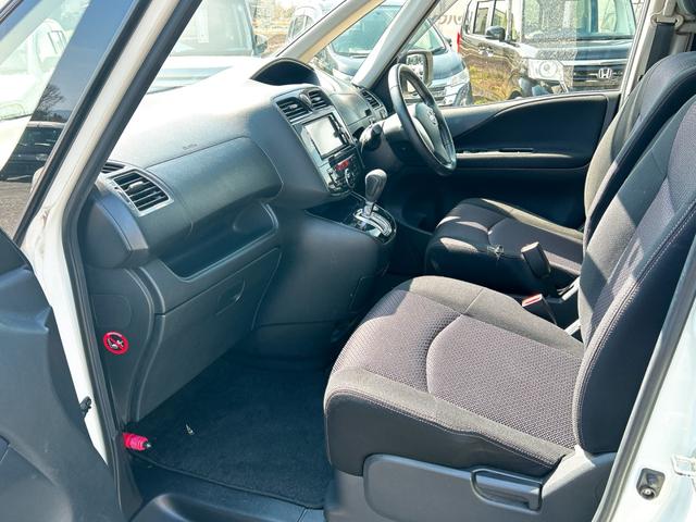 セレナ ハイウェイスター S-ハイブリッド ETC オートクルーズコントロール 両側電動スライドドア オートライト スマートキー アイドリングストップ 電動格納ミラー 後席モニター CVT アルミホイール 盗難防止システム 衝突安全ボディ(45枚目)