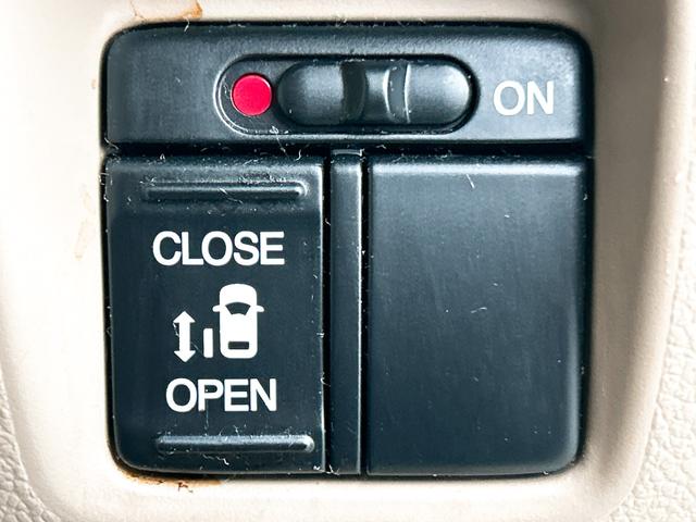 �p���[�X���C�h�h�A�����Ńh�A�̊J���X�C�b�`��łƂĂ��ȒP�ł��B�X���C�h�h�A�͍⓹�ł͑�l�ł��d���Ȃ鎖������̂ŘV��j����킸�l�C�̑����ł���B