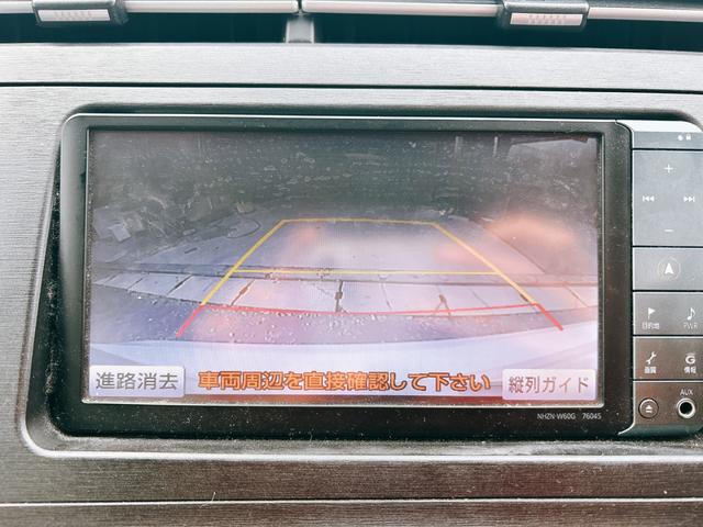 プリウス Ｓ　ＥＴＣ　バックカメラ　ナビ　ＴＶ　アルミホイール　ＣＶＴ　スマートキー　電動格納ミラー　盗難防止システム　ＣＤ　ＤＶＤ再生　ミュージックプレイヤー接続可　Ｂｌｕｅｔｏｏｔｈ　衝突安全ボディ　ＡＢＳ（5枚目）