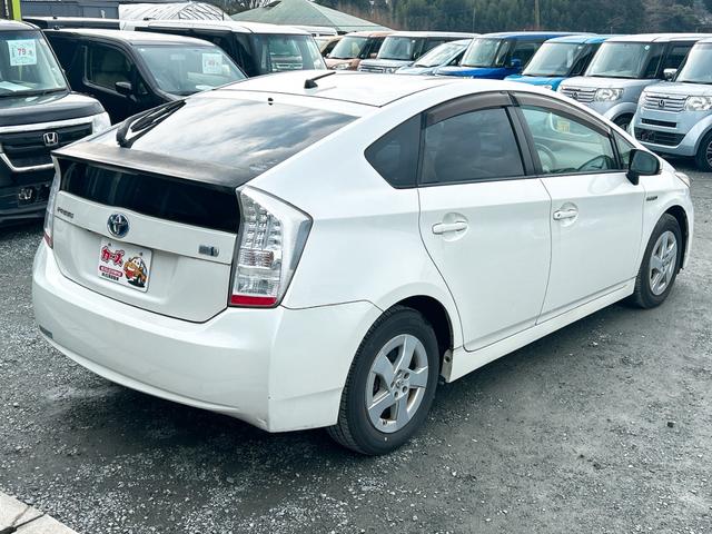 プリウス Ｓ　ＥＴＣ　バックカメラ　ナビ　ＴＶ　アルミホイール　ＣＶＴ　スマートキー　電動格納ミラー　盗難防止システム　ＣＤ　ＤＶＤ再生　ミュージックプレイヤー接続可　Ｂｌｕｅｔｏｏｔｈ　衝突安全ボディ　ＡＢＳ（15枚目）