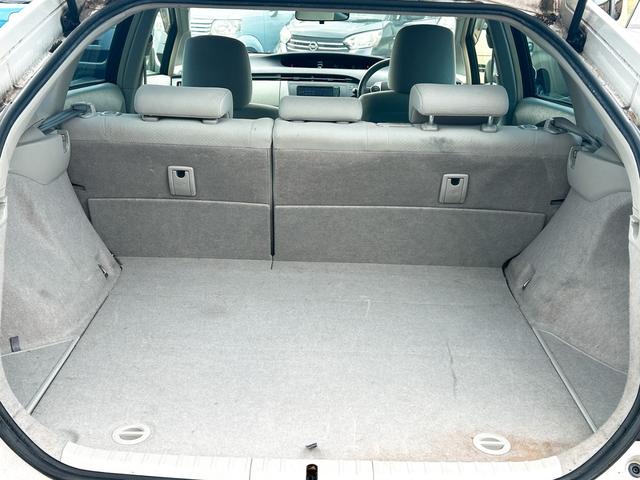 プリウス Ｓ　ＥＴＣ　バックカメラ　ナビ　ＴＶ　アルミホイール　ＣＶＴ　スマートキー　電動格納ミラー　盗難防止システム　ＣＤ　ＤＶＤ再生　ミュージックプレイヤー接続可　Ｂｌｕｅｔｏｏｔｈ　衝突安全ボディ　ＡＢＳ（20枚目）