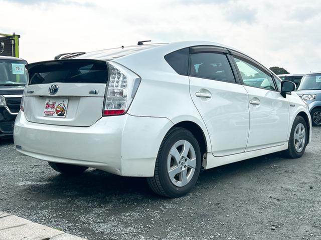 プリウス Ｓ　ＥＴＣ　バックカメラ　ナビ　ＴＶ　アルミホイール　ＣＶＴ　スマートキー　電動格納ミラー　盗難防止システム　ＣＤ　ＤＶＤ再生　ミュージックプレイヤー接続可　Ｂｌｕｅｔｏｏｔｈ　衝突安全ボディ　ＡＢＳ（29枚目）