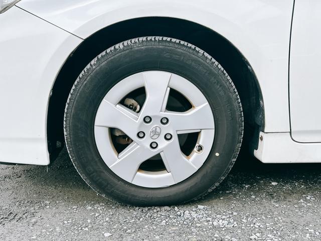プリウス Ｓ　ＥＴＣ　バックカメラ　ナビ　ＴＶ　アルミホイール　ＣＶＴ　スマートキー　電動格納ミラー　盗難防止システム　ＣＤ　ＤＶＤ再生　ミュージックプレイヤー接続可　Ｂｌｕｅｔｏｏｔｈ　衝突安全ボディ　ＡＢＳ（32枚目）