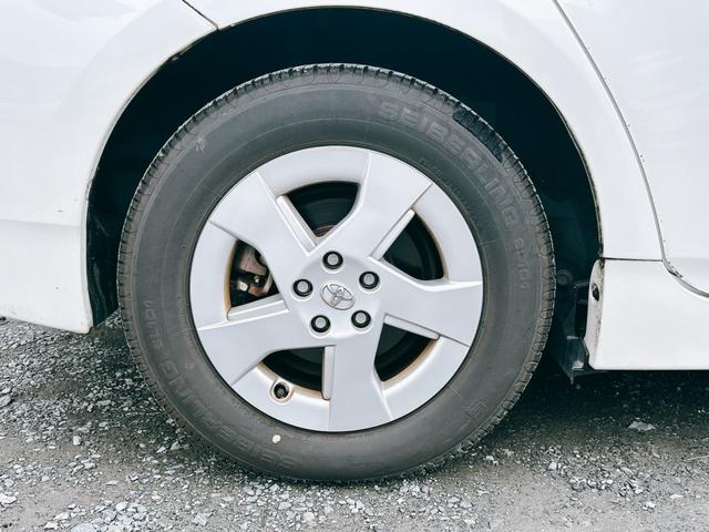 プリウス Ｓ　ＥＴＣ　バックカメラ　ナビ　ＴＶ　アルミホイール　ＣＶＴ　スマートキー　電動格納ミラー　盗難防止システム　ＣＤ　ＤＶＤ再生　ミュージックプレイヤー接続可　Ｂｌｕｅｔｏｏｔｈ　衝突安全ボディ　ＡＢＳ（33枚目）