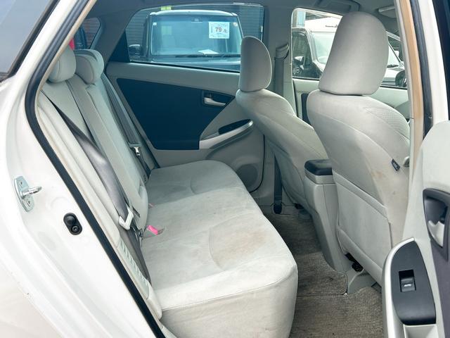 プリウス Ｓ　ＥＴＣ　バックカメラ　ナビ　ＴＶ　アルミホイール　ＣＶＴ　スマートキー　電動格納ミラー　盗難防止システム　ＣＤ　ＤＶＤ再生　ミュージックプレイヤー接続可　Ｂｌｕｅｔｏｏｔｈ　衝突安全ボディ　ＡＢＳ（40枚目）