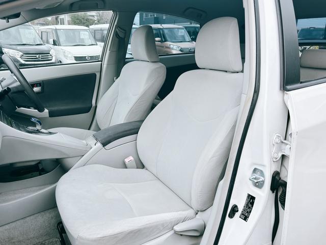 プリウス Ｓ　ＥＴＣ　バックカメラ　ナビ　ＴＶ　アルミホイール　ＣＶＴ　スマートキー　電動格納ミラー　盗難防止システム　ＣＤ　ＤＶＤ再生　ミュージックプレイヤー接続可　Ｂｌｕｅｔｏｏｔｈ　衝突安全ボディ　ＡＢＳ（43枚目）