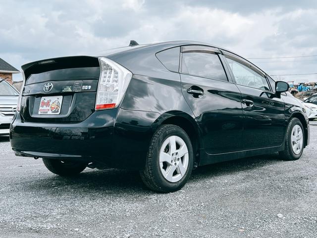 プリウス Ｌ　ＥＴＣ　バックカメラ　アルミホイール　ＣＶＴ　スマートキー　電動格納ミラー　盗難防止システム　ＣＤ　Ｂｌｕｅｔｏｏｔｈ　衝突安全ボディ　ＡＢＳ　ＥＳＣ　エアコン　パワーステアリング　パワーウィンドウ（15枚目）