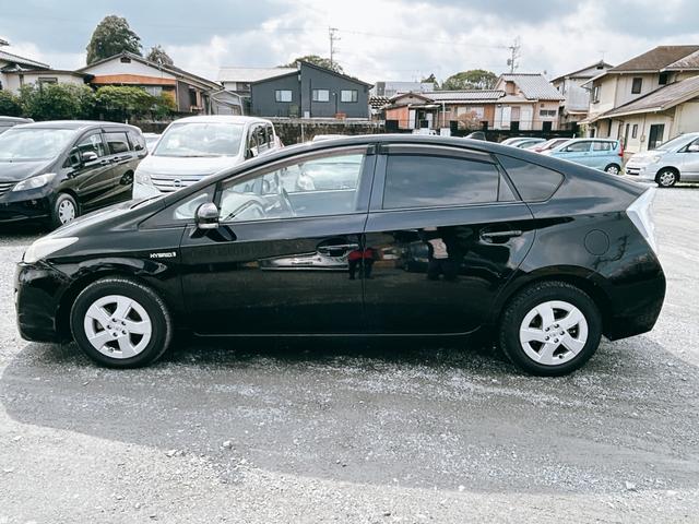 プリウス Ｌ　ＥＴＣ　バックカメラ　アルミホイール　ＣＶＴ　スマートキー　電動格納ミラー　盗難防止システム　ＣＤ　Ｂｌｕｅｔｏｏｔｈ　衝突安全ボディ　ＡＢＳ　ＥＳＣ　エアコン　パワーステアリング　パワーウィンドウ（18枚目）