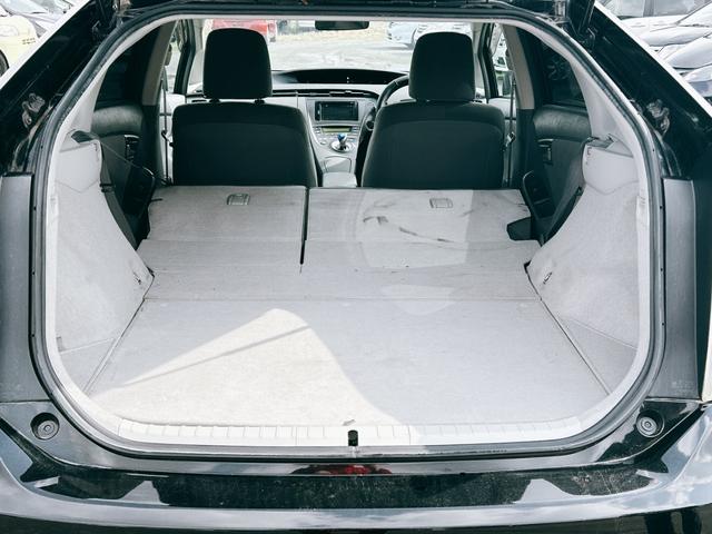 プリウス Ｌ　ＥＴＣ　バックカメラ　アルミホイール　ＣＶＴ　スマートキー　電動格納ミラー　盗難防止システム　ＣＤ　Ｂｌｕｅｔｏｏｔｈ　衝突安全ボディ　ＡＢＳ　ＥＳＣ　エアコン　パワーステアリング　パワーウィンドウ（21枚目）