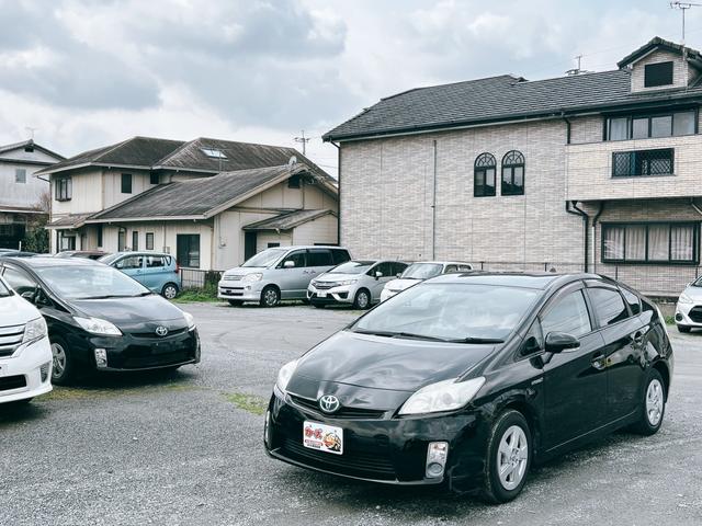 プリウス Ｌ　ＥＴＣ　バックカメラ　アルミホイール　ＣＶＴ　スマートキー　電動格納ミラー　盗難防止システム　ＣＤ　Ｂｌｕｅｔｏｏｔｈ　衝突安全ボディ　ＡＢＳ　ＥＳＣ　エアコン　パワーステアリング　パワーウィンドウ（22枚目）