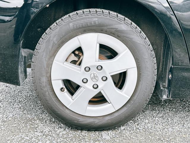 プリウス Ｌ　ＥＴＣ　バックカメラ　アルミホイール　ＣＶＴ　スマートキー　電動格納ミラー　盗難防止システム　ＣＤ　Ｂｌｕｅｔｏｏｔｈ　衝突安全ボディ　ＡＢＳ　ＥＳＣ　エアコン　パワーステアリング　パワーウィンドウ（32枚目）