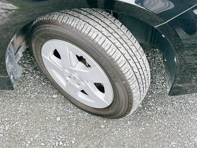 プリウス Ｌ　ＥＴＣ　バックカメラ　アルミホイール　ＣＶＴ　スマートキー　電動格納ミラー　盗難防止システム　ＣＤ　Ｂｌｕｅｔｏｏｔｈ　衝突安全ボディ　ＡＢＳ　ＥＳＣ　エアコン　パワーステアリング　パワーウィンドウ（33枚目）