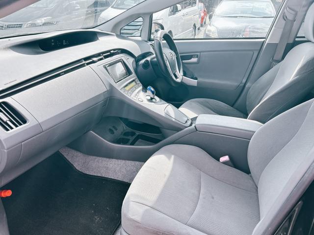 プリウス Ｌ　ＥＴＣ　バックカメラ　アルミホイール　ＣＶＴ　スマートキー　電動格納ミラー　盗難防止システム　ＣＤ　Ｂｌｕｅｔｏｏｔｈ　衝突安全ボディ　ＡＢＳ　ＥＳＣ　エアコン　パワーステアリング　パワーウィンドウ（36枚目）