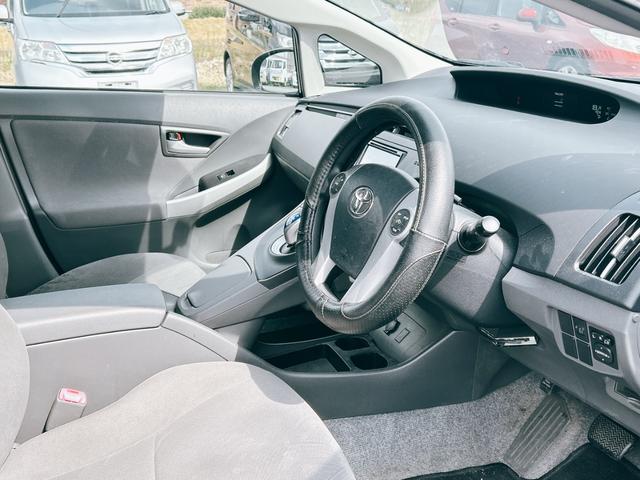 プリウス Ｌ　ＥＴＣ　バックカメラ　アルミホイール　ＣＶＴ　スマートキー　電動格納ミラー　盗難防止システム　ＣＤ　Ｂｌｕｅｔｏｏｔｈ　衝突安全ボディ　ＡＢＳ　ＥＳＣ　エアコン　パワーステアリング　パワーウィンドウ（37枚目）