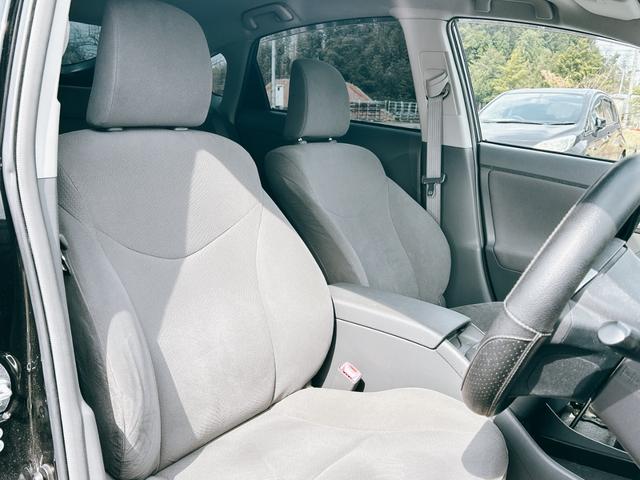 プリウス Ｌ　ＥＴＣ　バックカメラ　アルミホイール　ＣＶＴ　スマートキー　電動格納ミラー　盗難防止システム　ＣＤ　Ｂｌｕｅｔｏｏｔｈ　衝突安全ボディ　ＡＢＳ　ＥＳＣ　エアコン　パワーステアリング　パワーウィンドウ（39枚目）