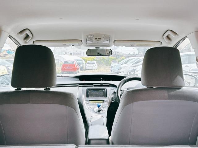 プリウス Ｌ　ＥＴＣ　バックカメラ　アルミホイール　ＣＶＴ　スマートキー　電動格納ミラー　盗難防止システム　ＣＤ　Ｂｌｕｅｔｏｏｔｈ　衝突安全ボディ　ＡＢＳ　ＥＳＣ　エアコン　パワーステアリング　パワーウィンドウ（43枚目）