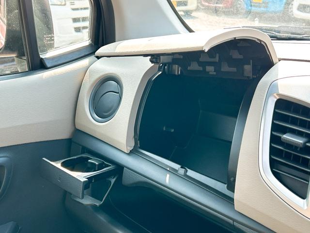 ワゴンＲ ＦＸ　衝突被害軽減システム　キーレスエントリー　アイドリングストップ　電動格納ミラー　ベンチシート　ＣＶＴ　盗難防止システム　ＡＢＳ　ＥＳＣ　ＣＤ　ミュージックプレイヤー接続可　衝突安全ボディ　エアコン（8枚目）