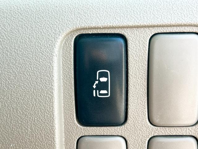 タント Ｘ　電動スライドドア　スマートキー　電動格納ミラー　ベンチシート　ＣＶＴ　盗難防止システム　ＡＢＳ　ＣＤ　ミュージックプレイヤー接続可　衝突安全ボディ　エアコン　パワーステアリング　パワーウィンドウ（8枚目）