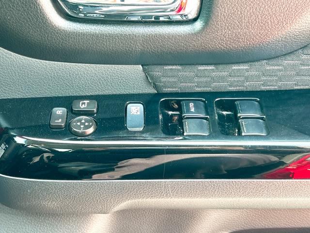 スペーシアカスタム ＸＳ　ＥＴＣ　両側スライド・片側電動　オートライト　ＨＩＤ　スマートキー　アイドリングストップ　電動格納ミラー　ベンチシート　ＣＶＴ　盗難防止システム　ＡＢＳ　アルミホイール　衝突安全ボディ　エアコン（6枚目）