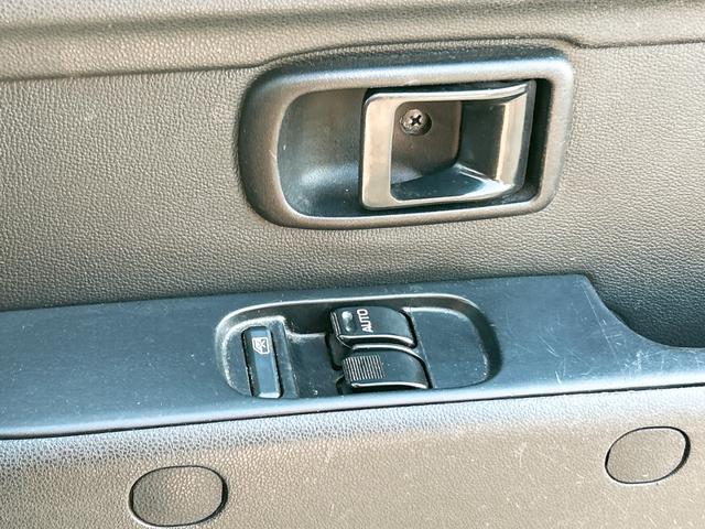 �p���[�E�B���h�E�̃X�C�b�`�ł���B�^�]�Ȃɋ��Ȃ��瑋���J���߂̃R���g���[���ł��܂���B