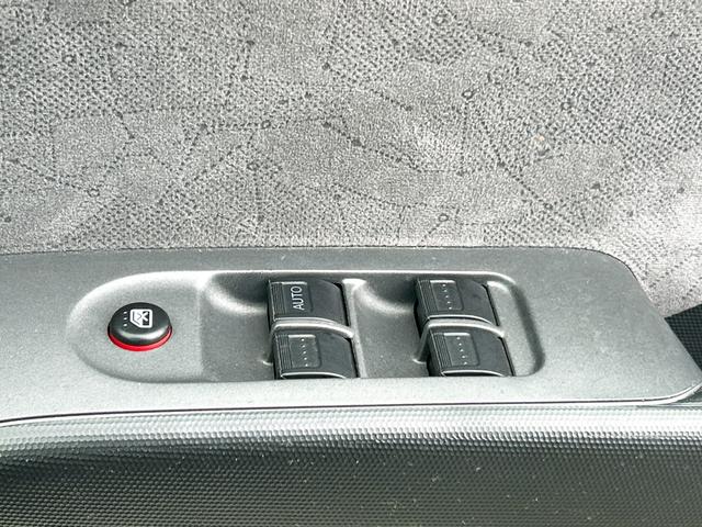 �p���[�E�B���h�E�̃X�C�b�`�ł���B�^�]�Ȃɋ��Ȃ��瑋���J���߂̃R���g���[���ł��܂���B