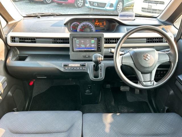 ワゴンＲ ハイブリッドＦＸ　ＥＴＣ　バックカメラ　ナビ　ＴＶ　レーンアシスト　衝突被害軽減システム　オートライト　スマートキー　アイドリングストップ　電動格納ミラー　シートヒーター　ベンチシート　ＣＶＴ　盗難防止システム　ＡＢＳ（2枚目）