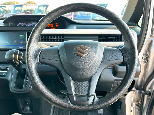 ワゴンＲ ハイブリッドＦＸ　ＥＴＣ　バックカメラ　ナビ　ＴＶ　レーンアシスト　衝突被害軽減システム　オートライト　スマートキー　アイドリングストップ　電動格納ミラー　シートヒーター　ベンチシート　ＣＶＴ　盗難防止システム　ＡＢＳ（3枚目）